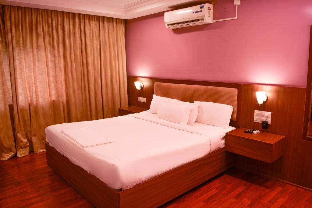 העיר בנגלור Serene Boutique Hotel מראה חיצוני תמונה