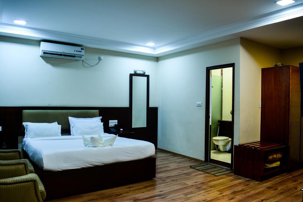 העיר בנגלור Serene Boutique Hotel מראה חיצוני תמונה